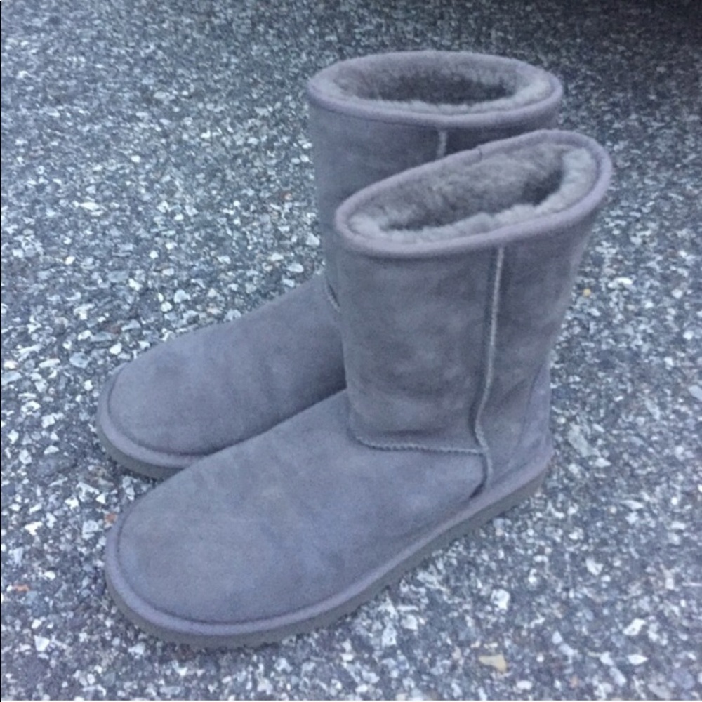 UGG Short Gray Classic